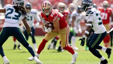 George Kittle catches the ball 49ers at Seahawks