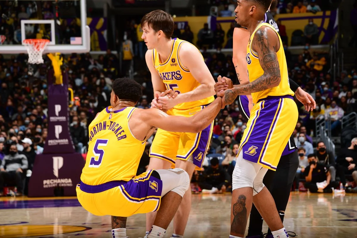 Los Angeles Lakers vs Los Angeles Clippers Betting Analysis and Predictions