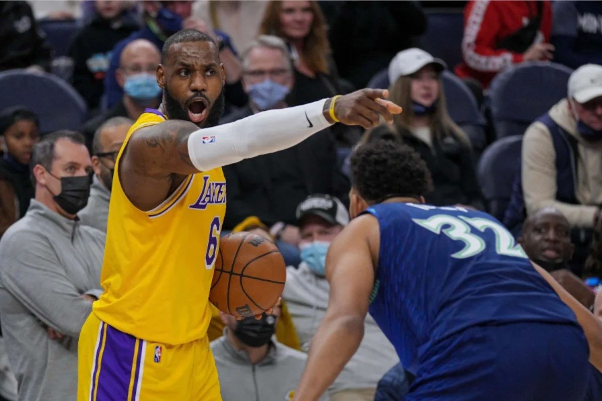 NBA: Lakers at Timberwolves Stats and Trends