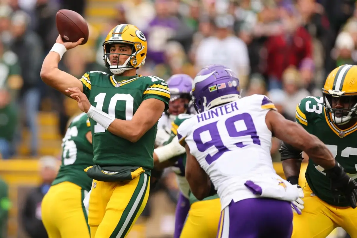 Packers vs Vikings Picks & Parlays