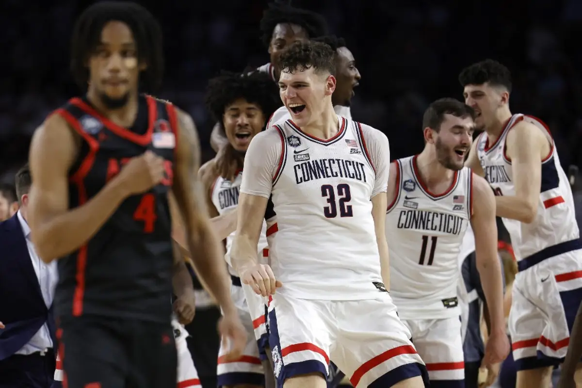 March Madness Sweet 16: San Diego State Aztecs vs Connecticut Huskies Picks and Parlays